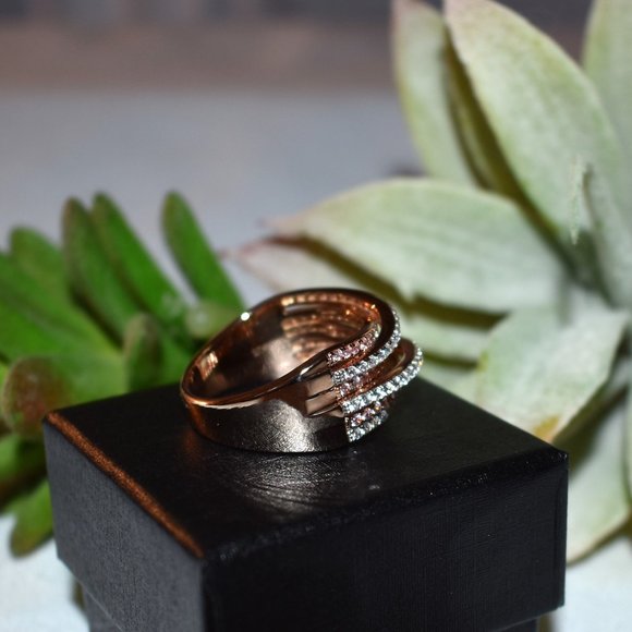 Victora Wieck Two Tone Ring, Size 10 - Picture 6 of 7